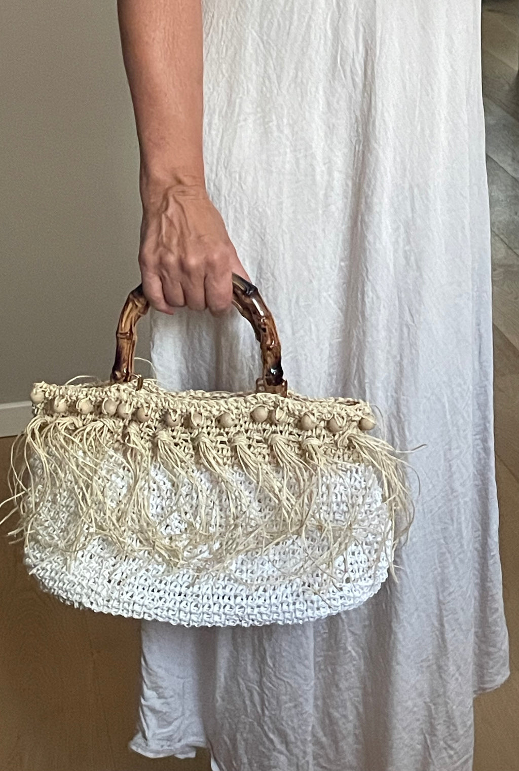 Handmade Raffia Bag – Weiß/Beige mit Zippverschluss & Fransen