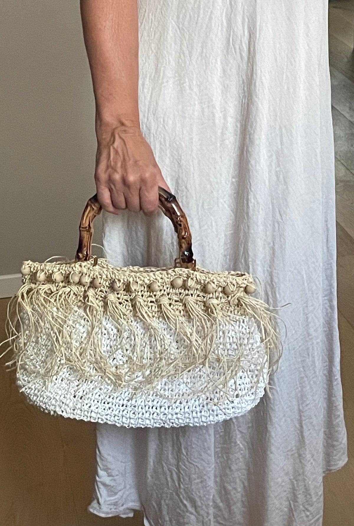 Handmade Raffia Bag – Weiß/Beige mit Zippverschluss & Fransen