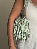 Handmade Bag – Stoffgarn Pastellgrün mit Goldketten & Fransen