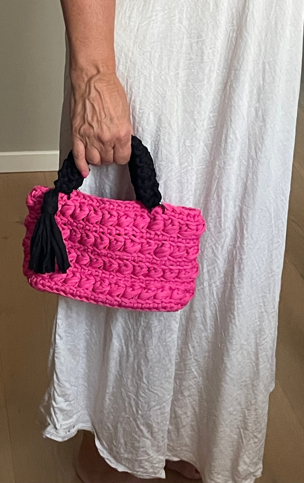 Handmade Bag – Stoffgarn Pink/Schwarz mit Charms