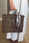 Handmade Raffia Bag – Dunkelbraun mit Bambusgriff