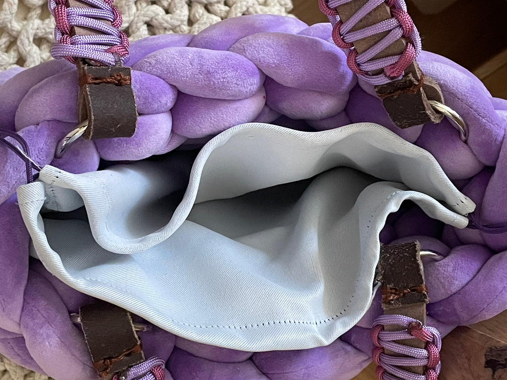 Handmade Bag – Grobstrick Velour Lavendel mit Ledergriff