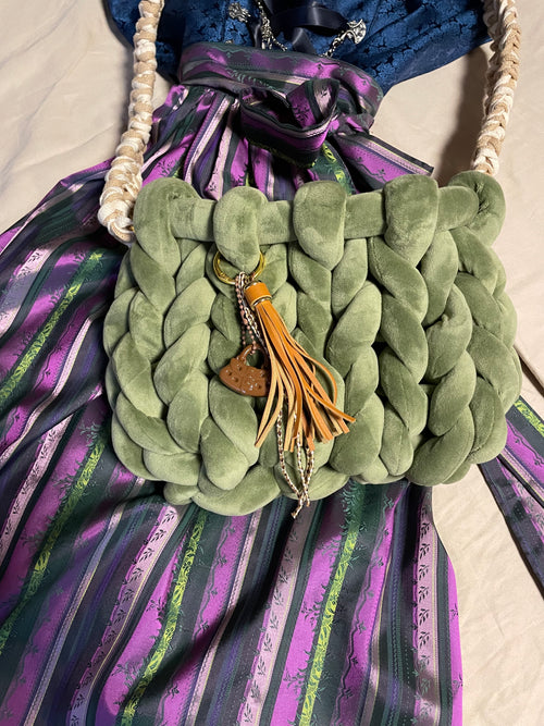 Grobstrick-Bag Grün – Velour Crossbody mit Boho-Charme